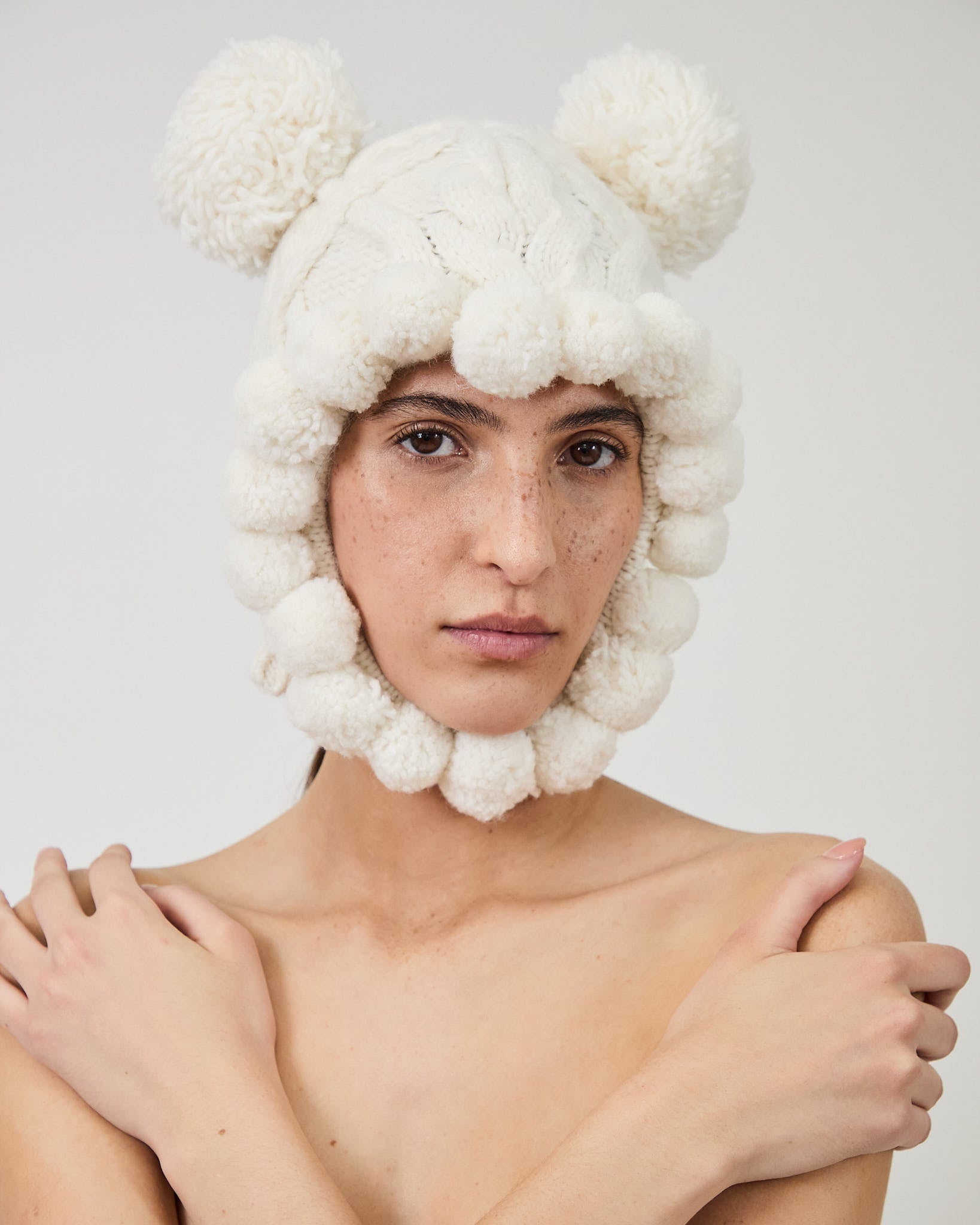 11/1まであいす【MUHLBAUER】 HAND KNIT CAP The Millie hat in cream – Aknvas