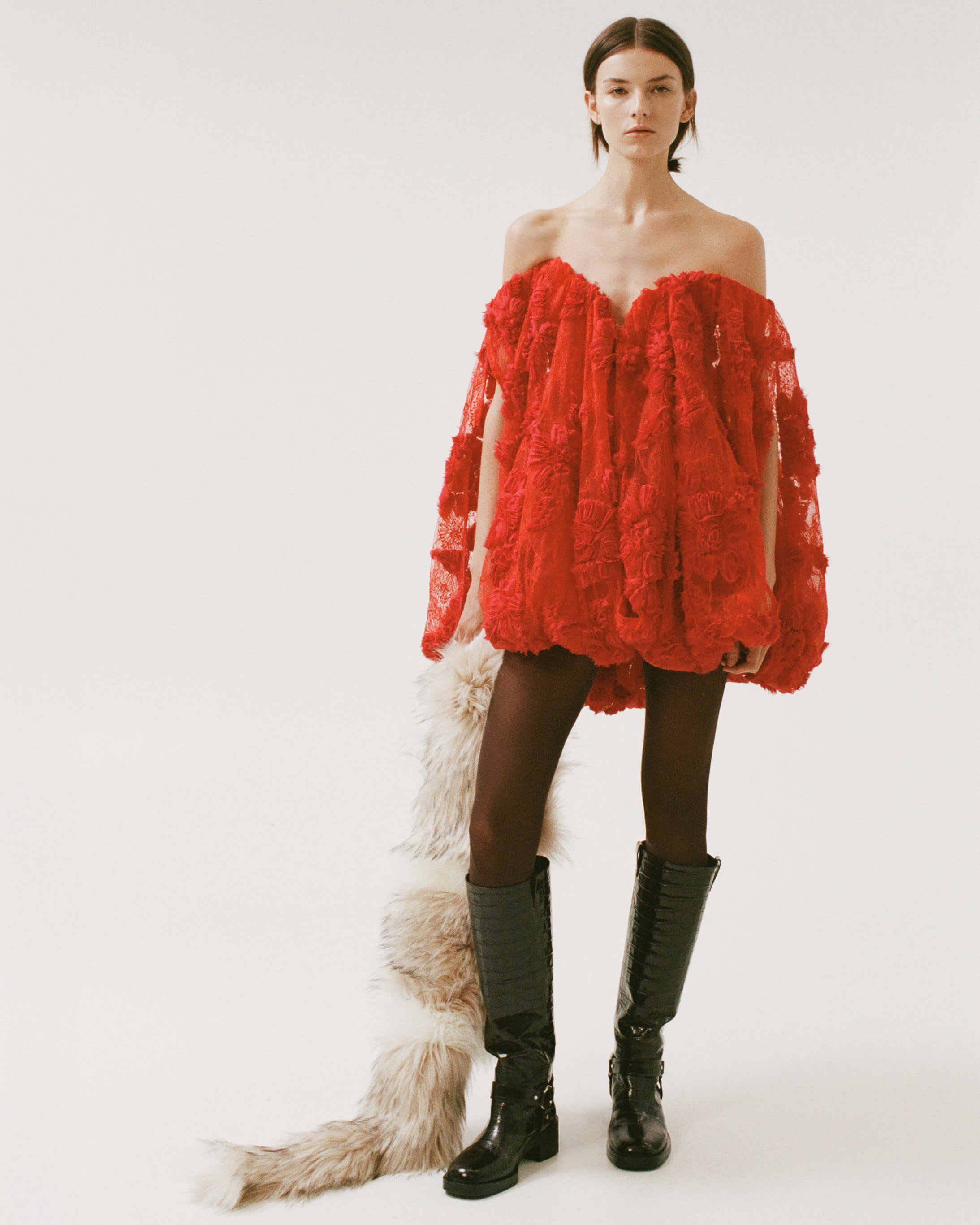 The cream faux fur boa