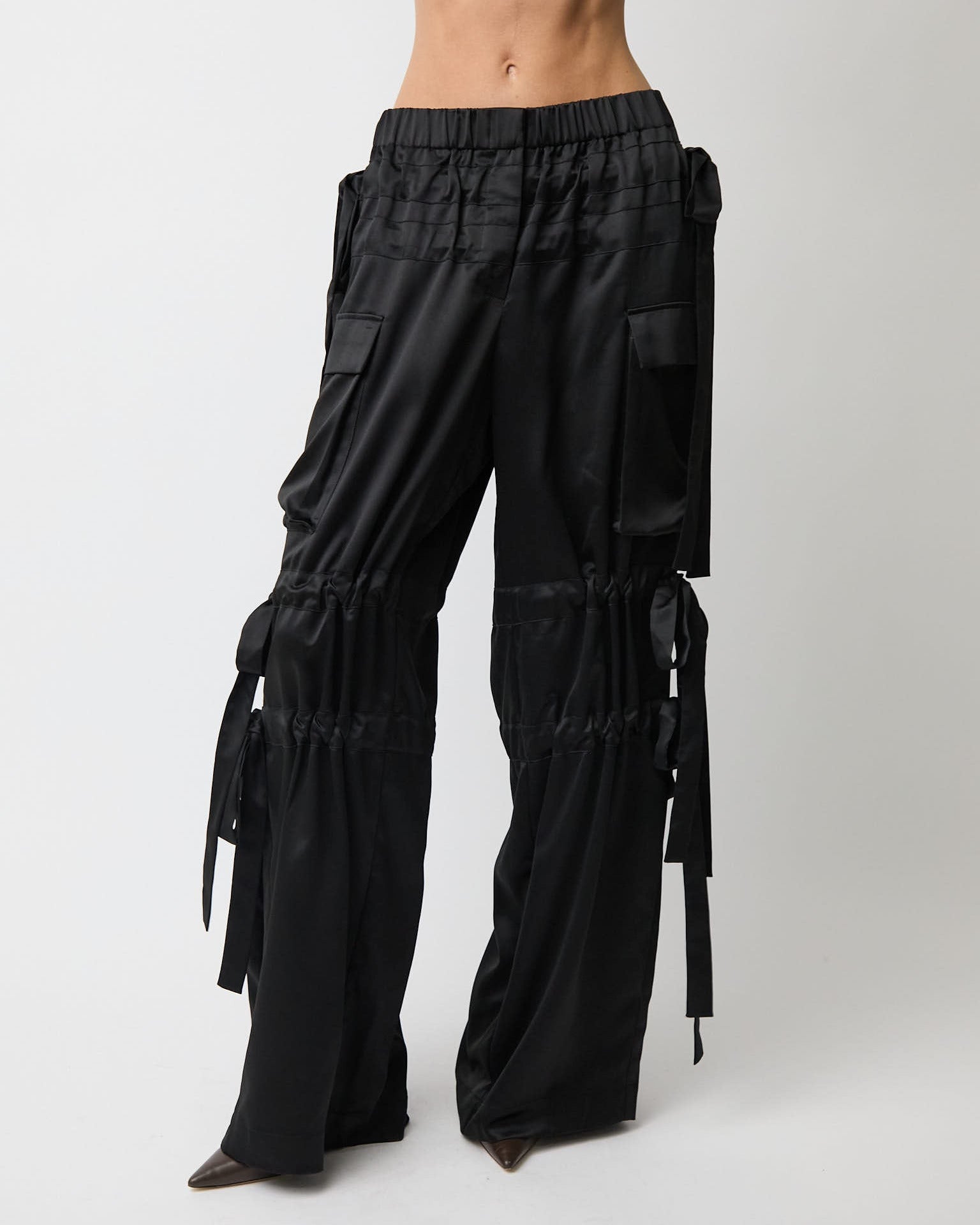 The Odin tie trousers in black satin – Aknvas