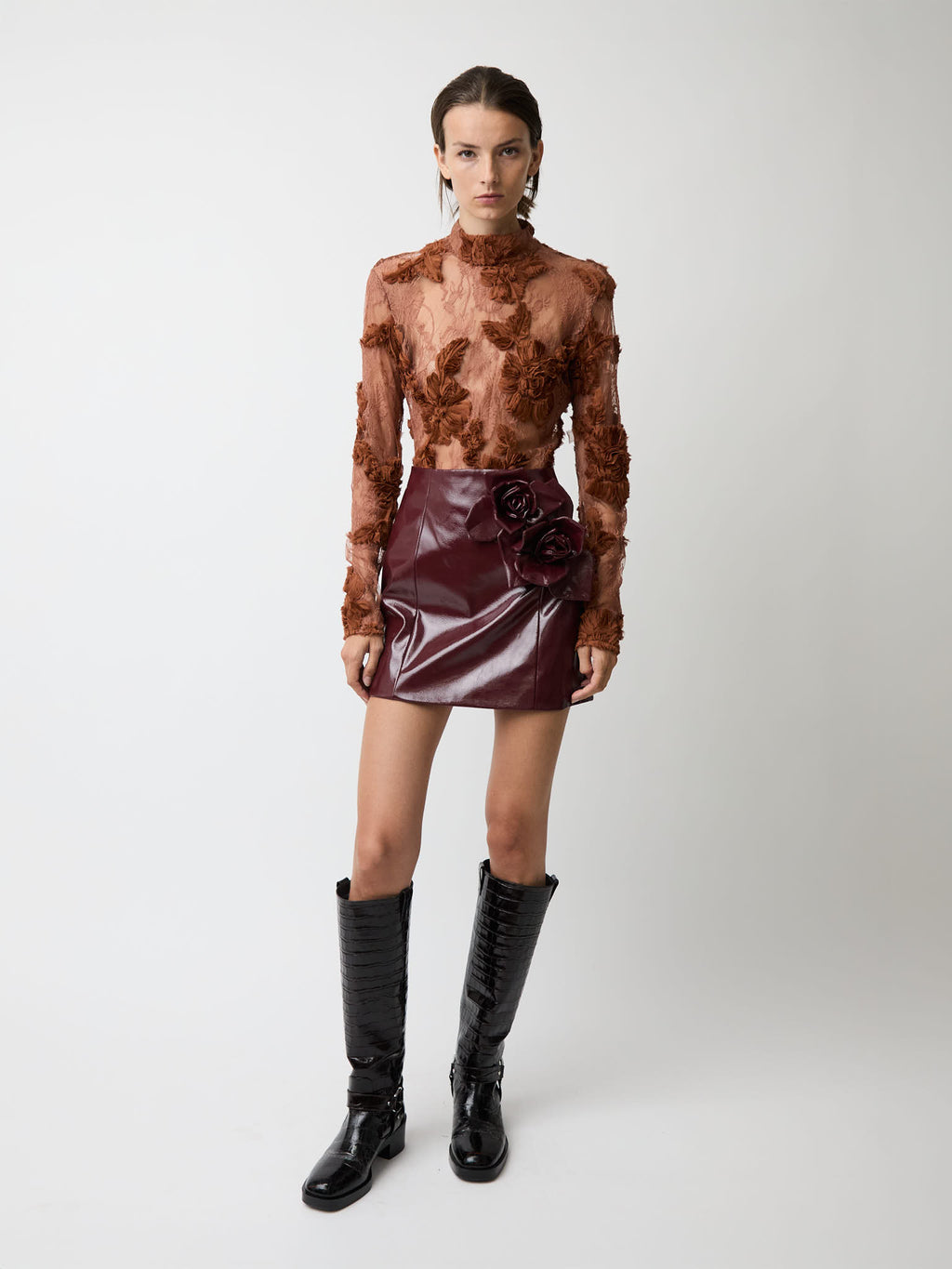The Freja top in brown lace