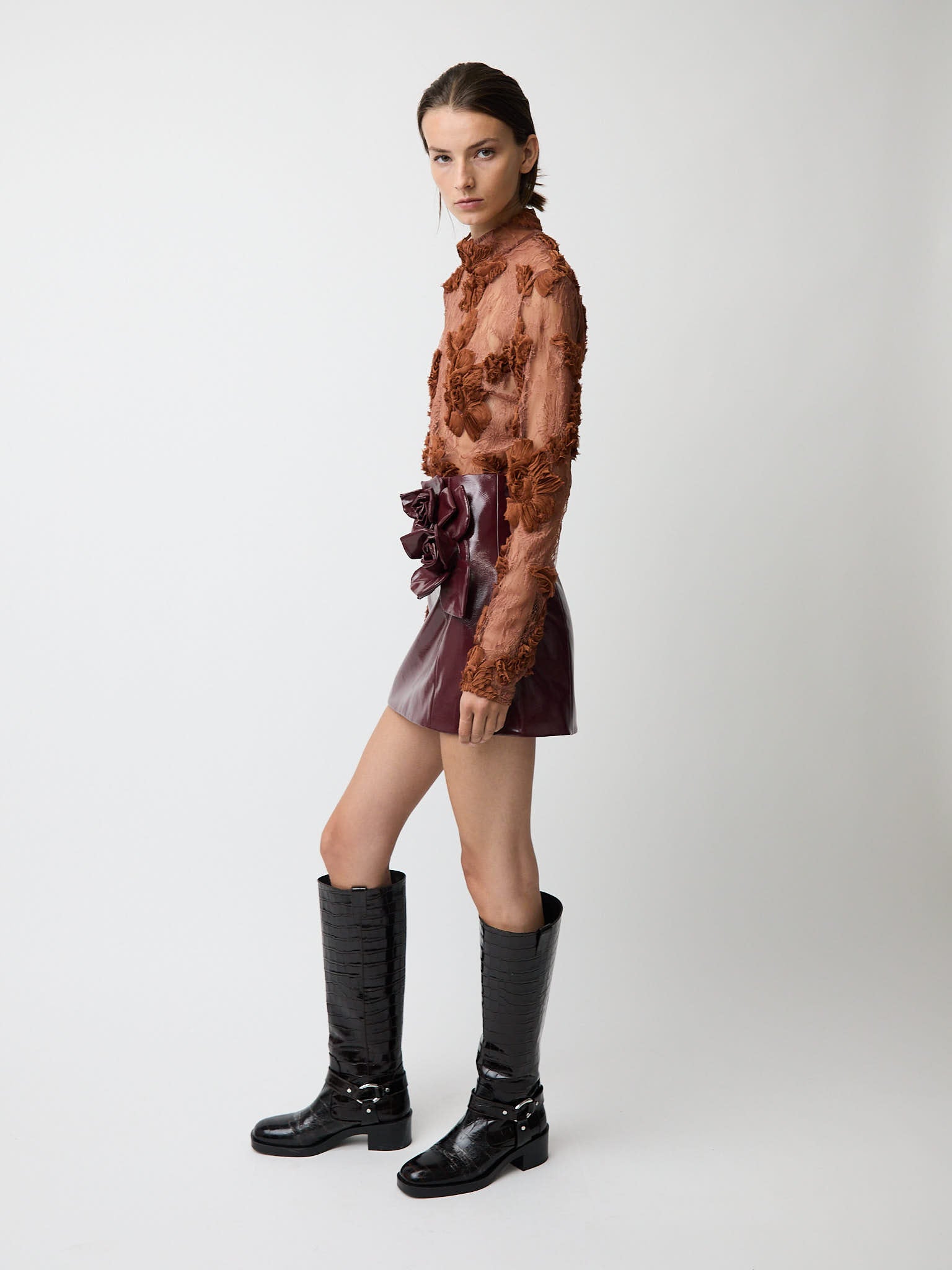 The Freja top in brown lace