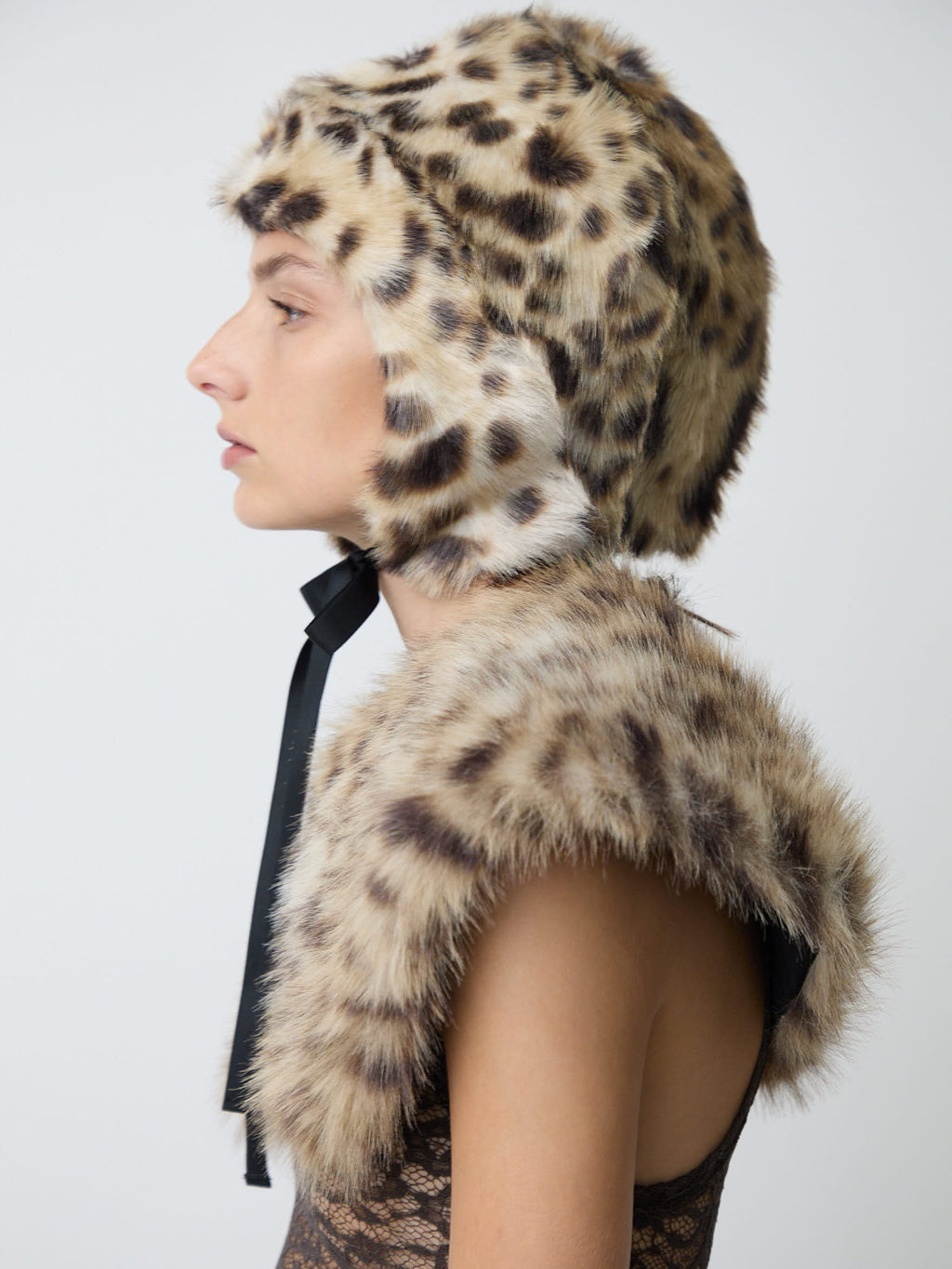 The headdress in faux lynx