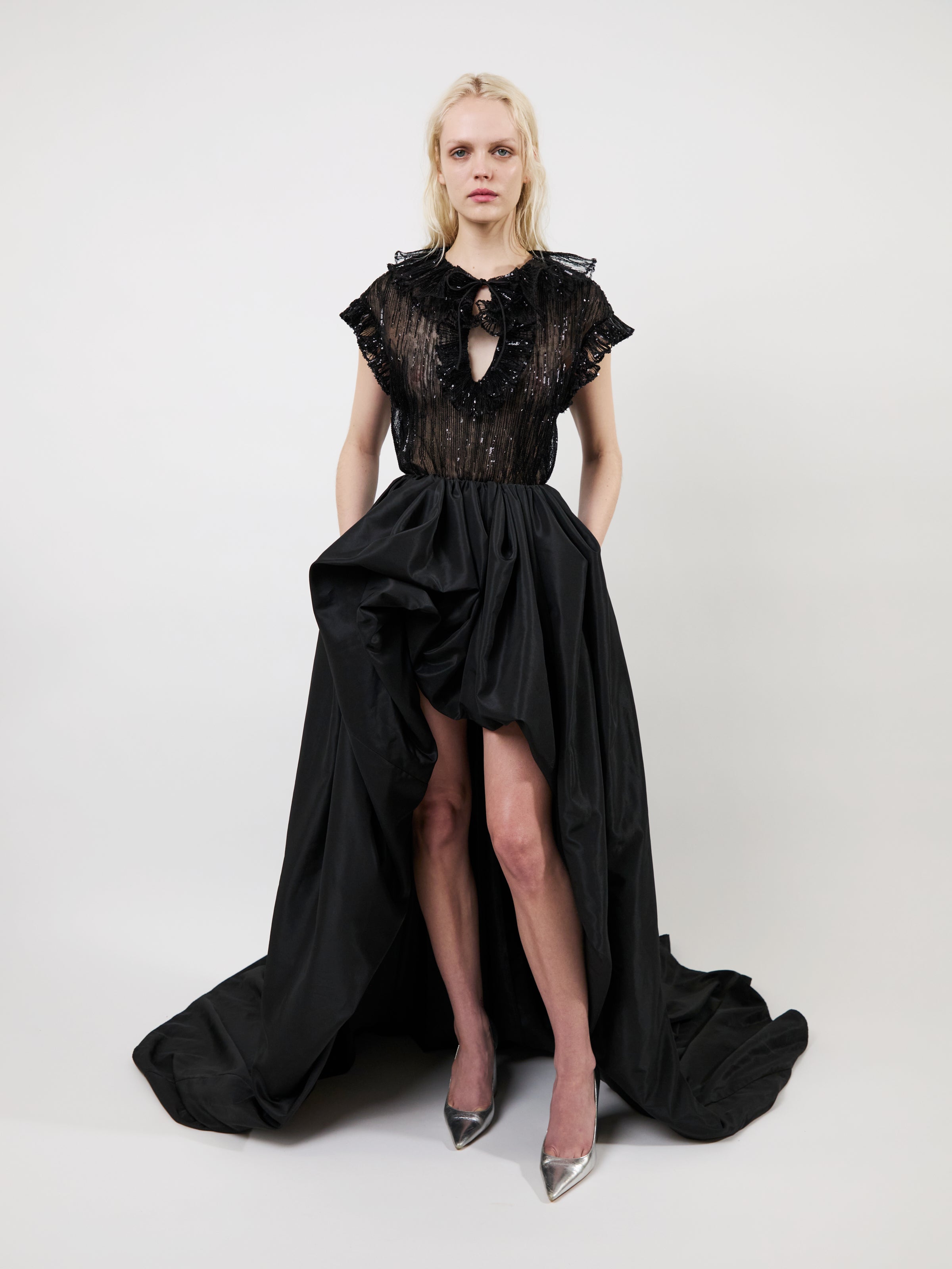 The Este ruffle top in black – Aknvas
