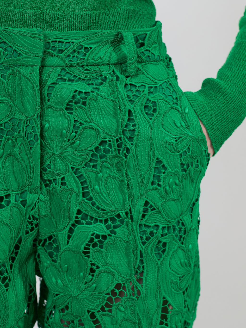 The Elin pants in guipure lace