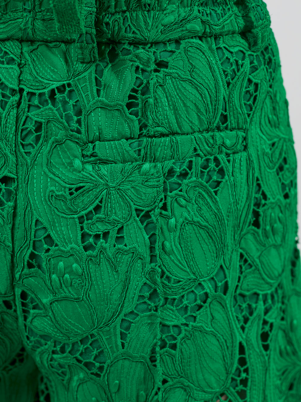 The Elin pants in guipure lace