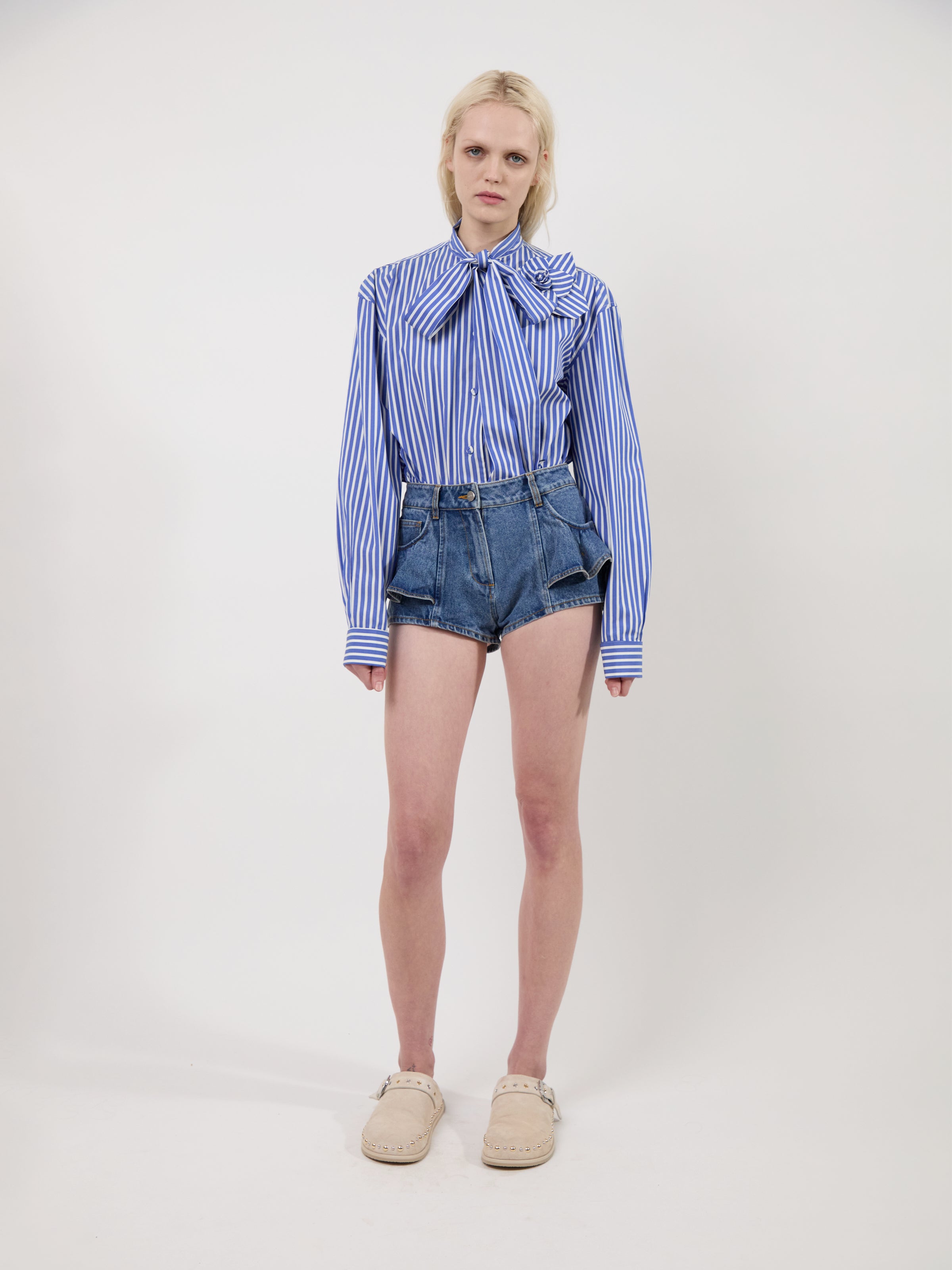 The tied Flor shirt in blue