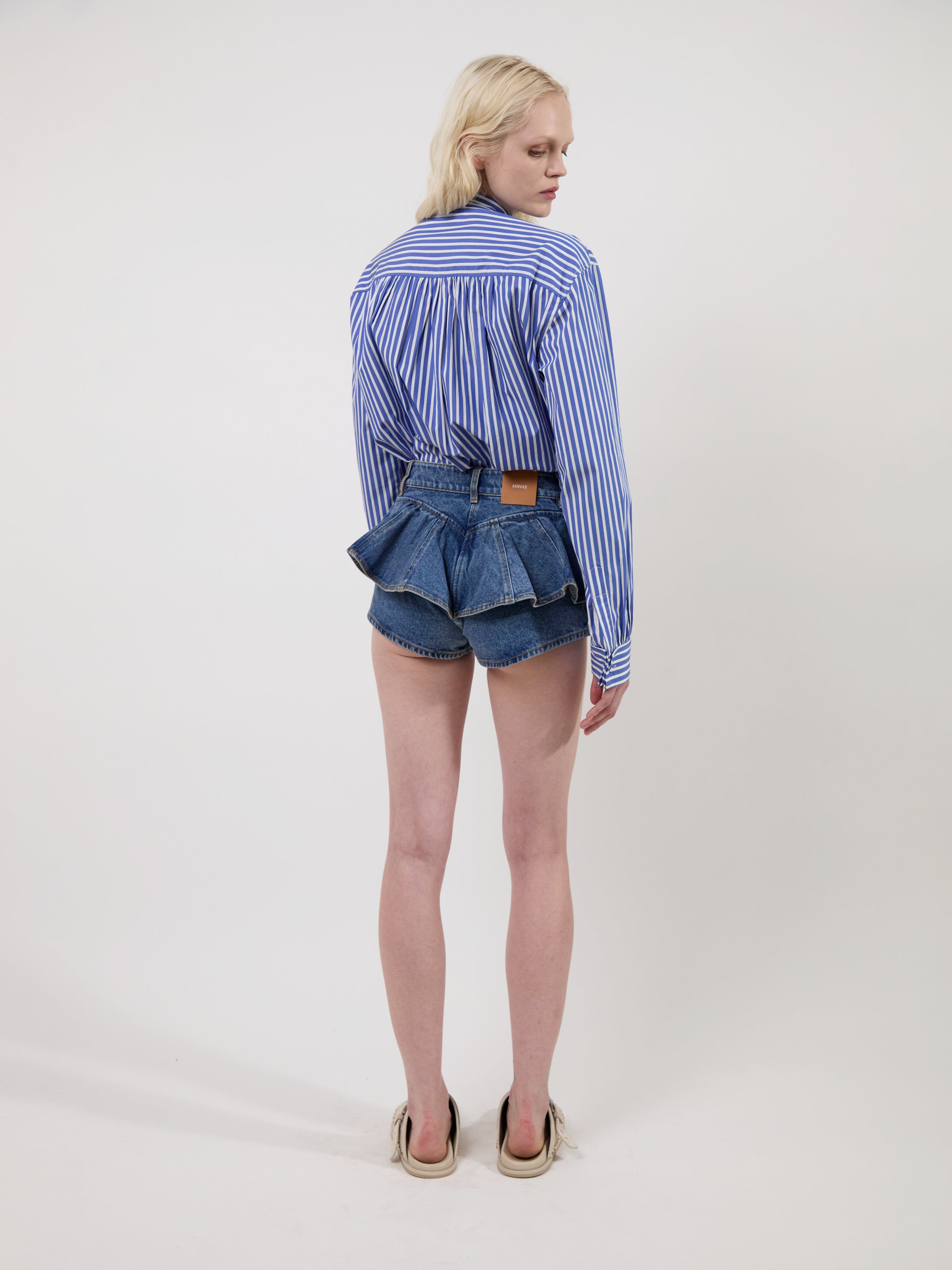 The tied Flor shirt in blue