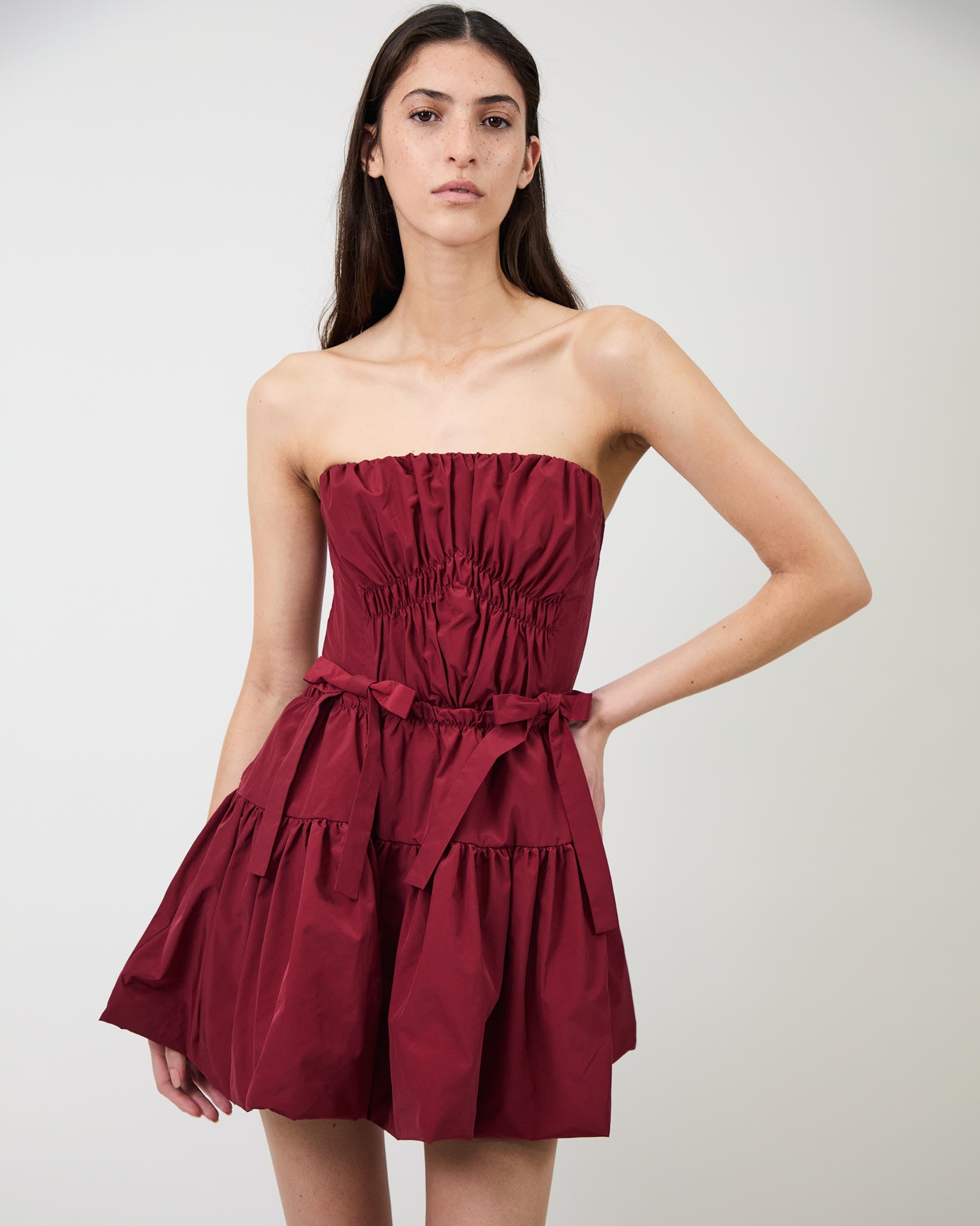 The Kamilla dress in burgundy tech taffeta