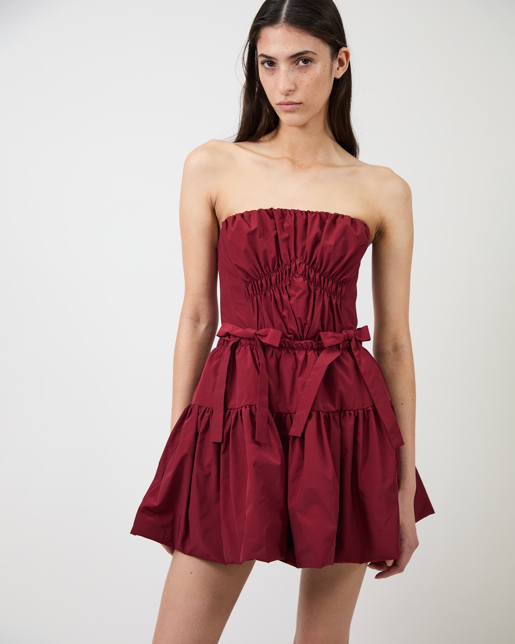 The Kamilla dress in burgundy tech taffeta