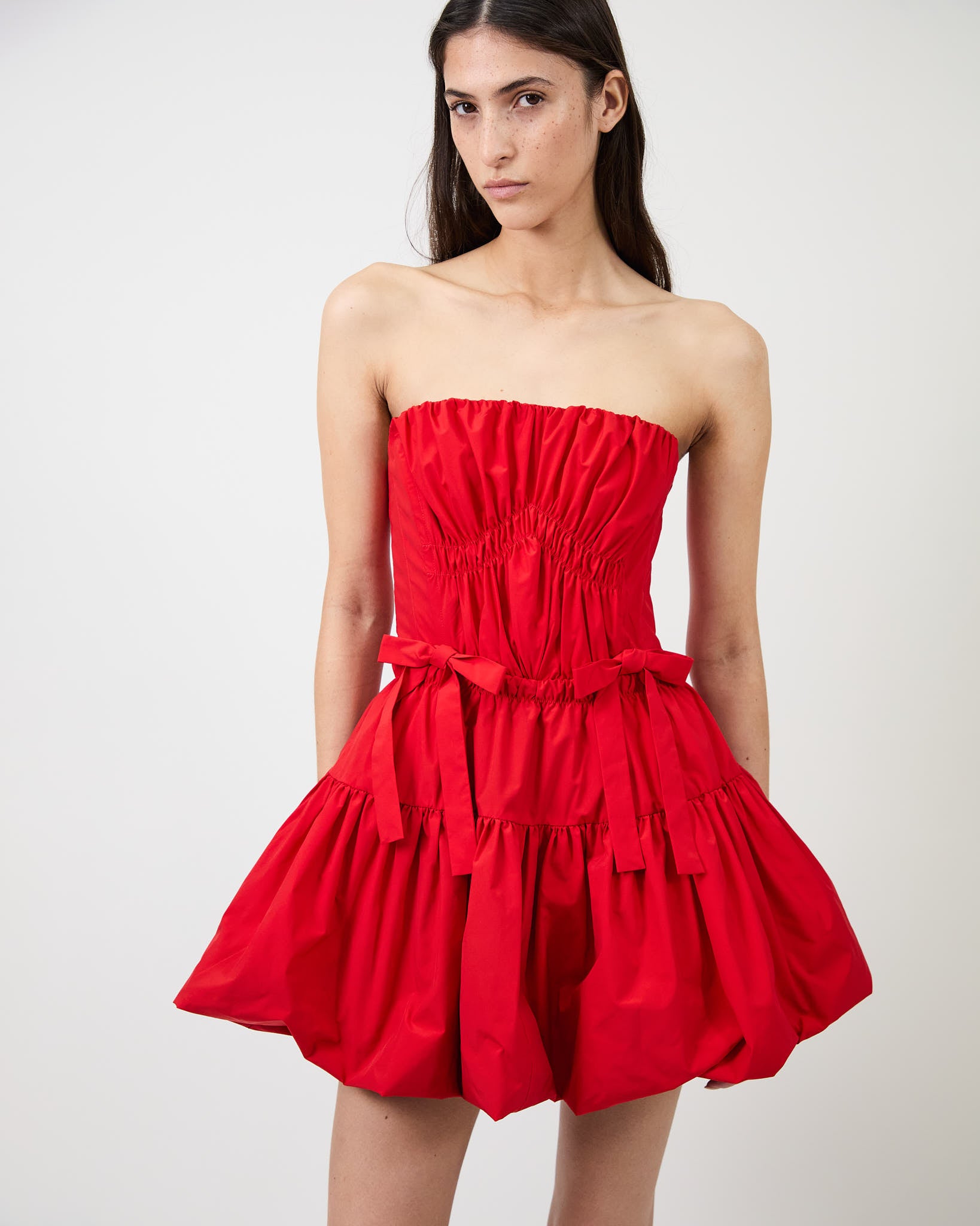 The Kamilla dress in red tech taffeta
