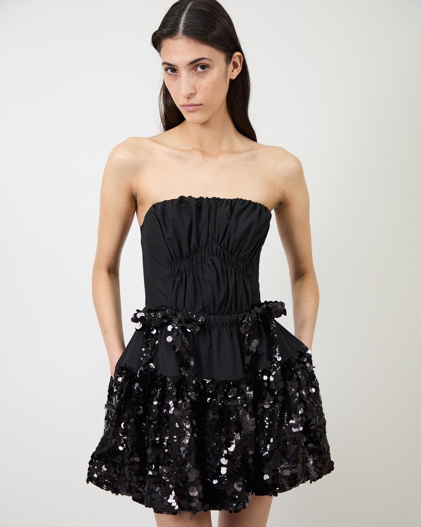 The Kamilla dress in sequins