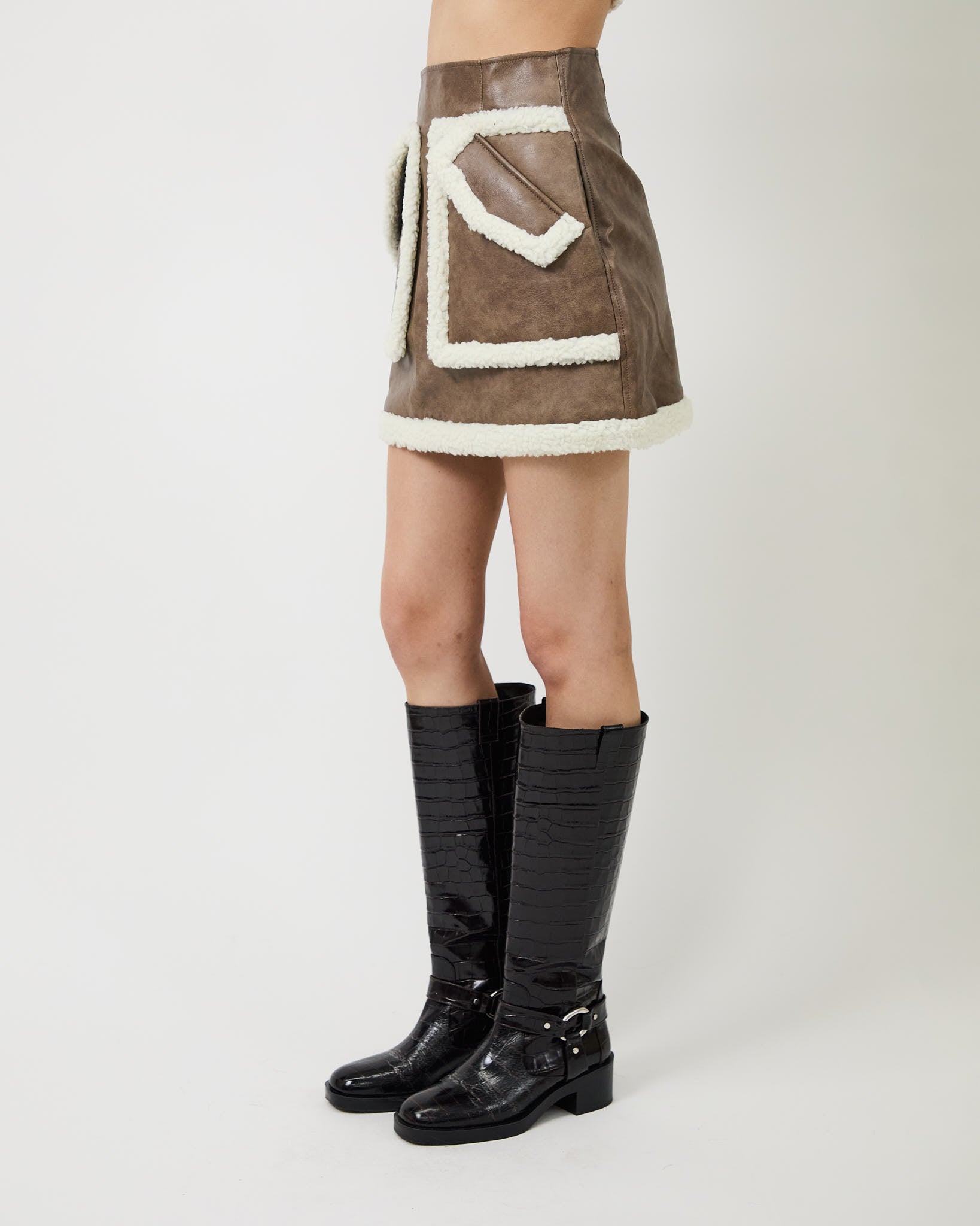 The Cherry skirt in faux shearling