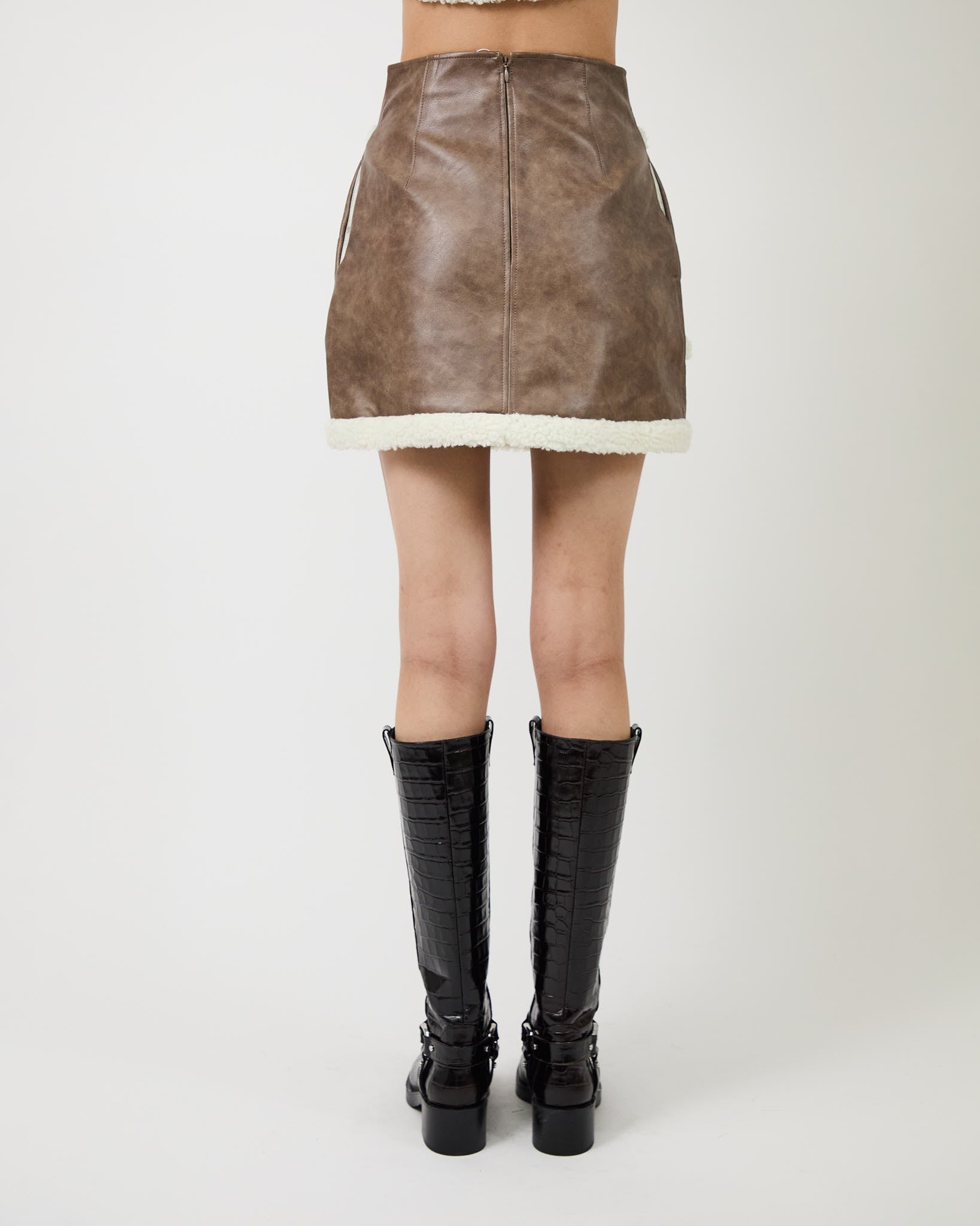 The Cherry skirt in faux shearling