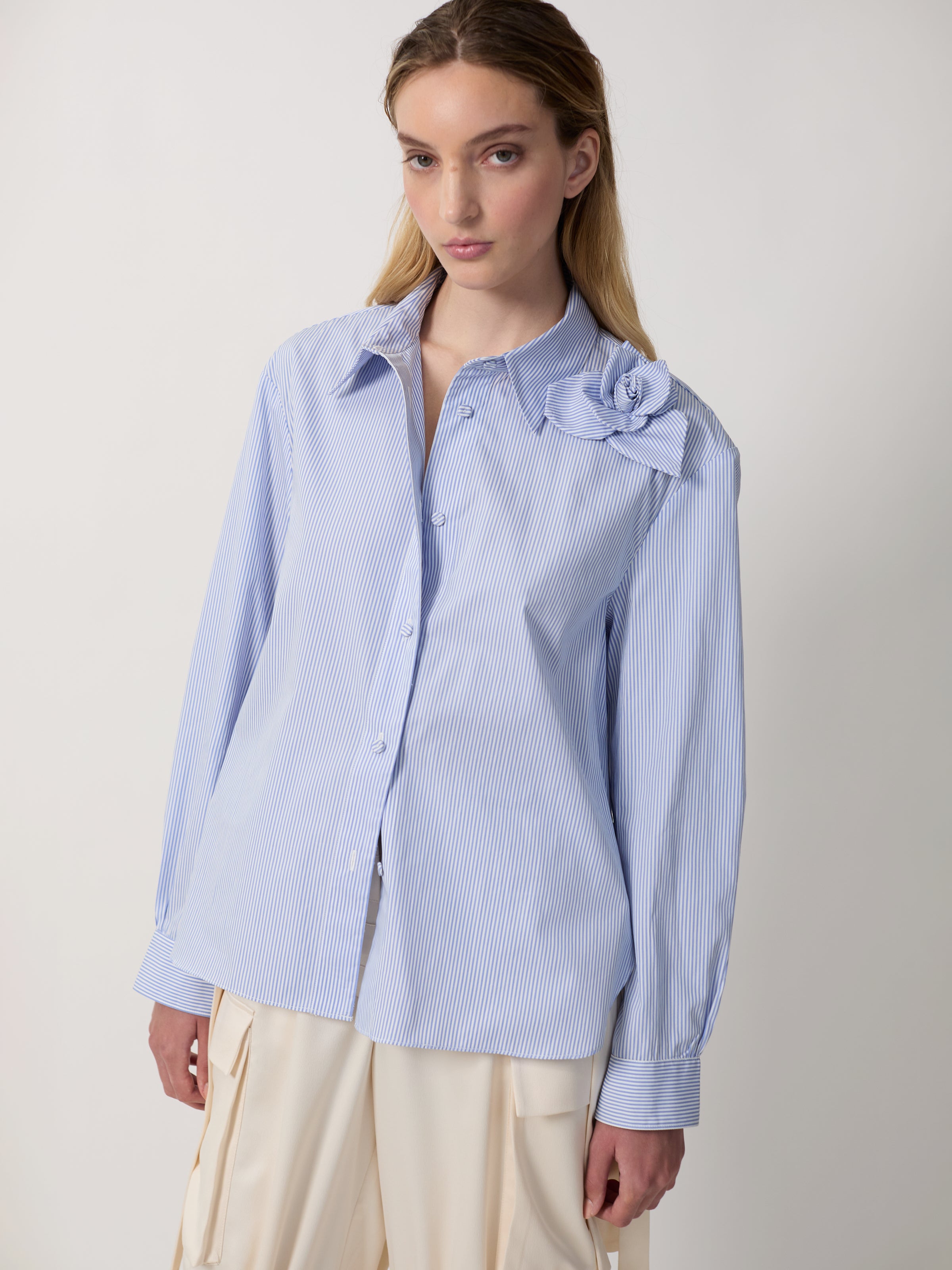 The Flor shirt in sky blue pinstripe