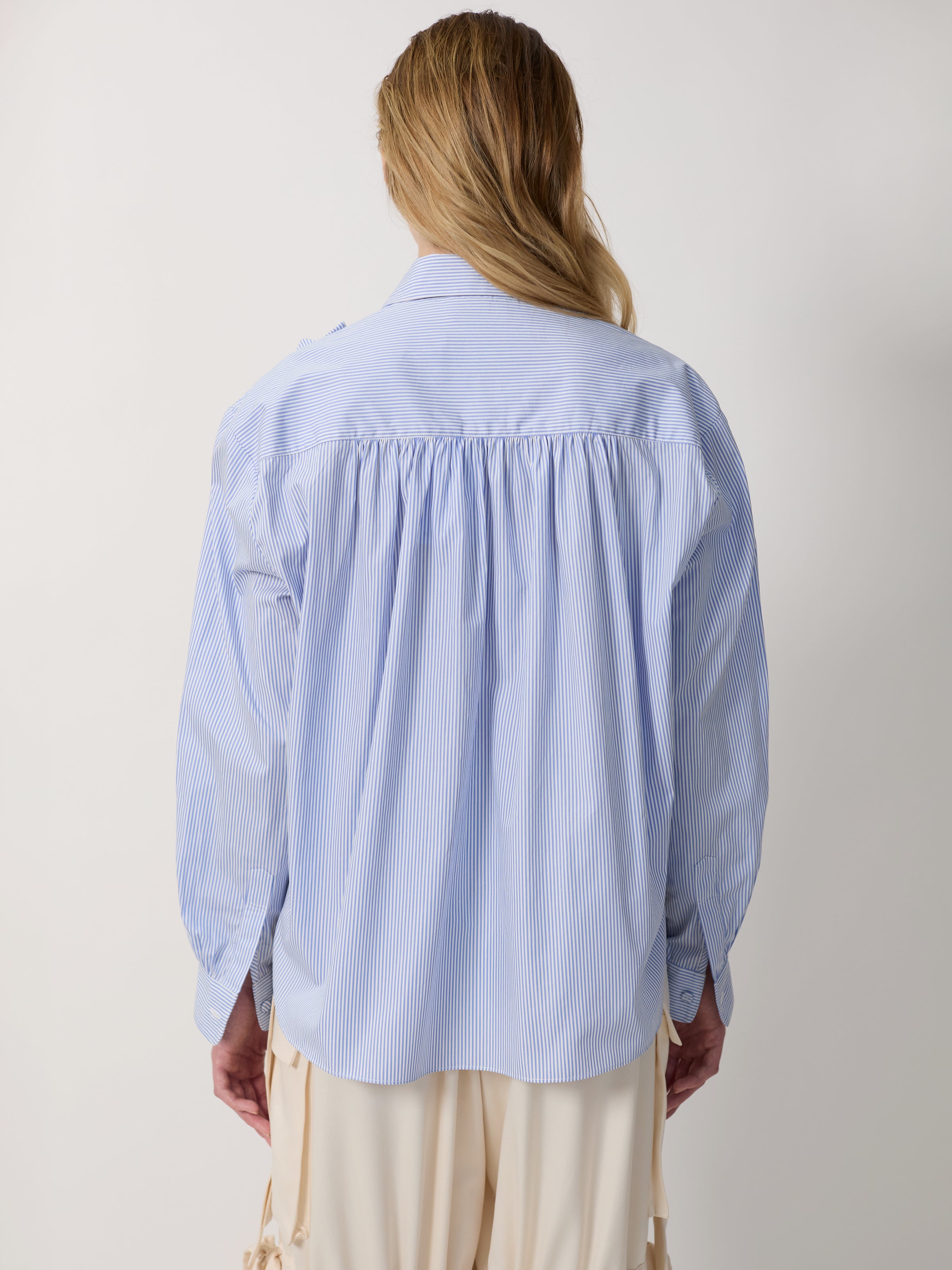 The Flor shirt in sky blue pinstripe