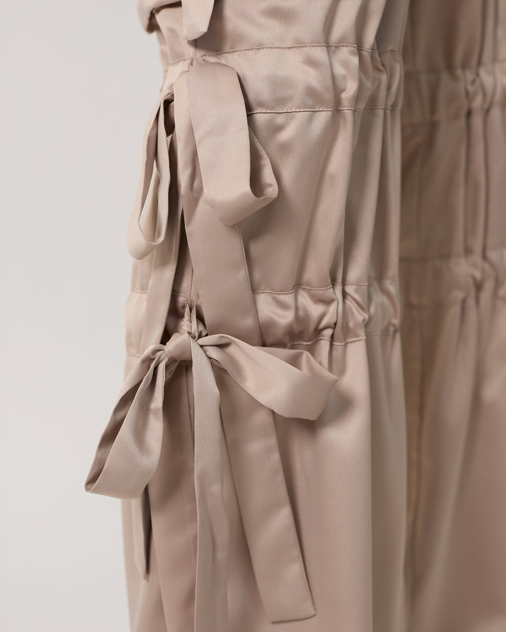 The Odin trousers in taupe satin