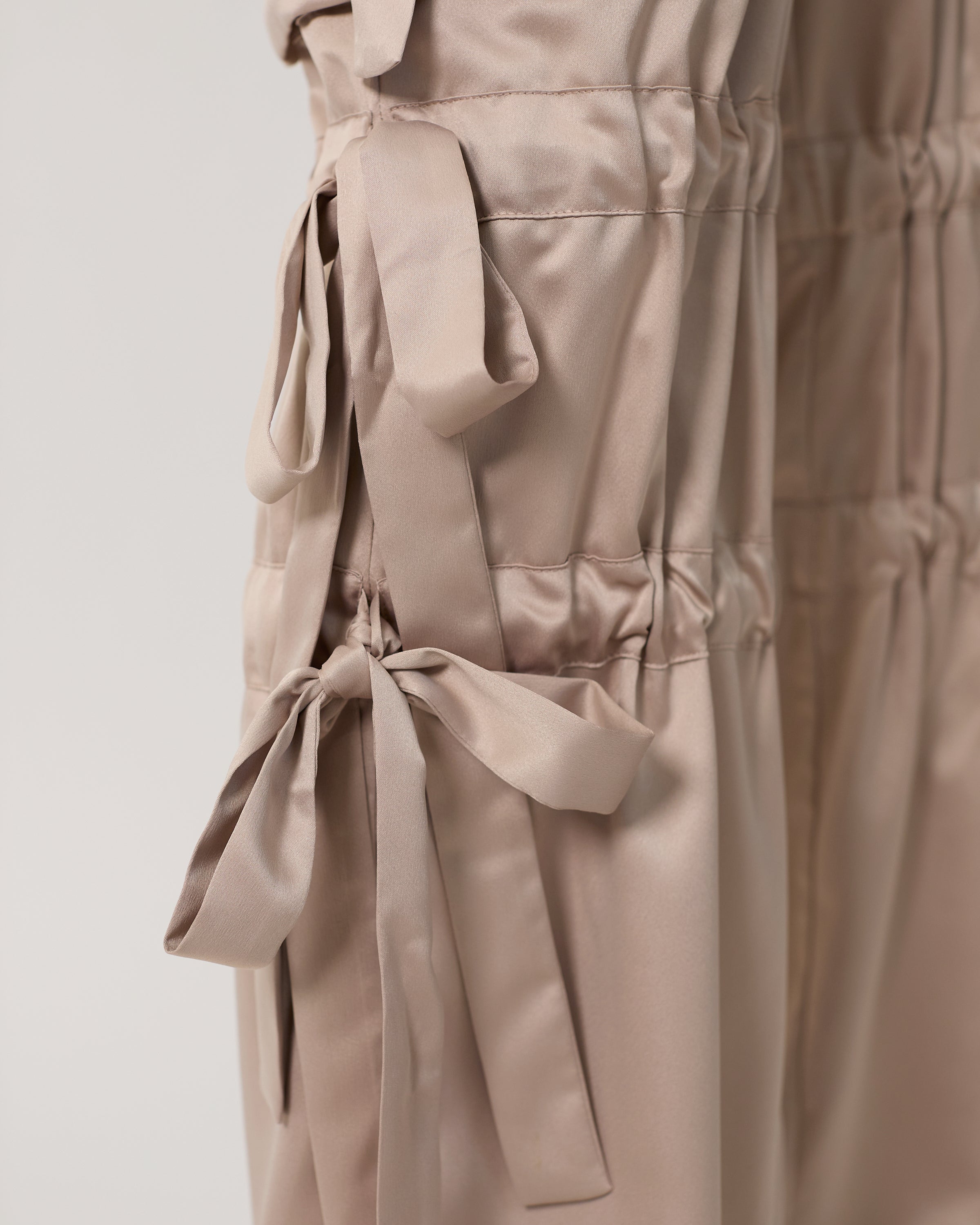 The Odin trousers in taupe satin
