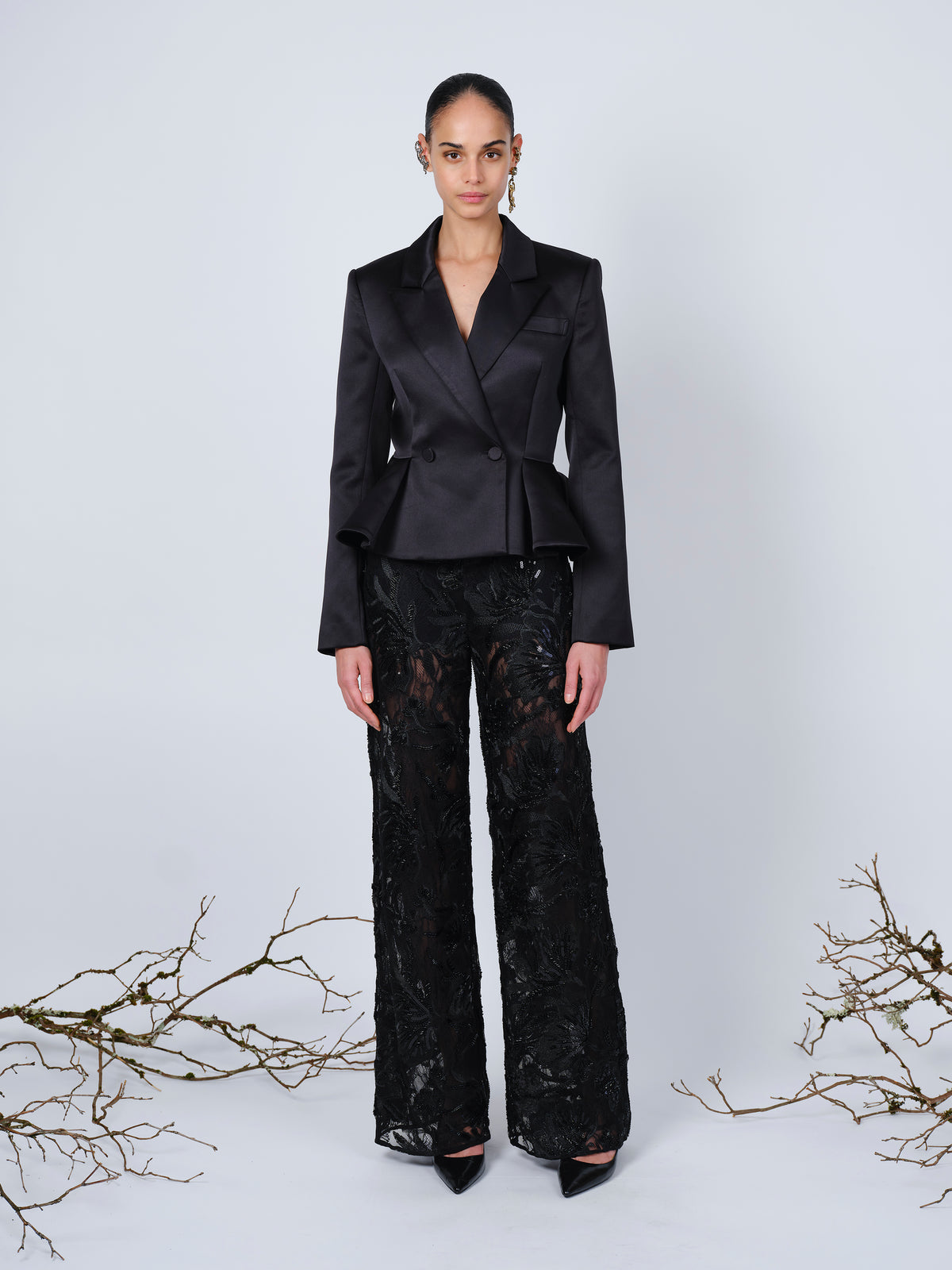 The pepblum blazer in black