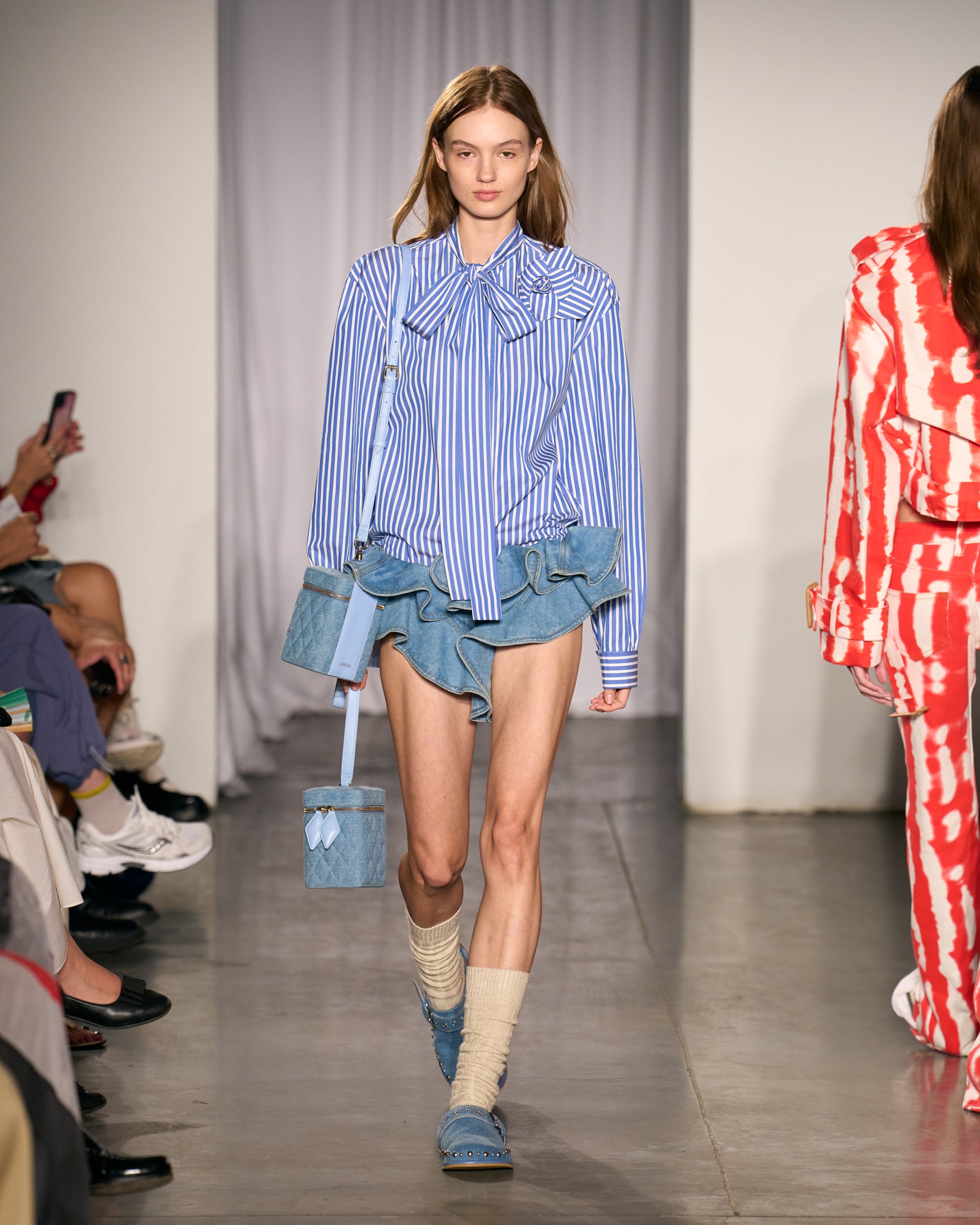 The tied Flor shirt in blue