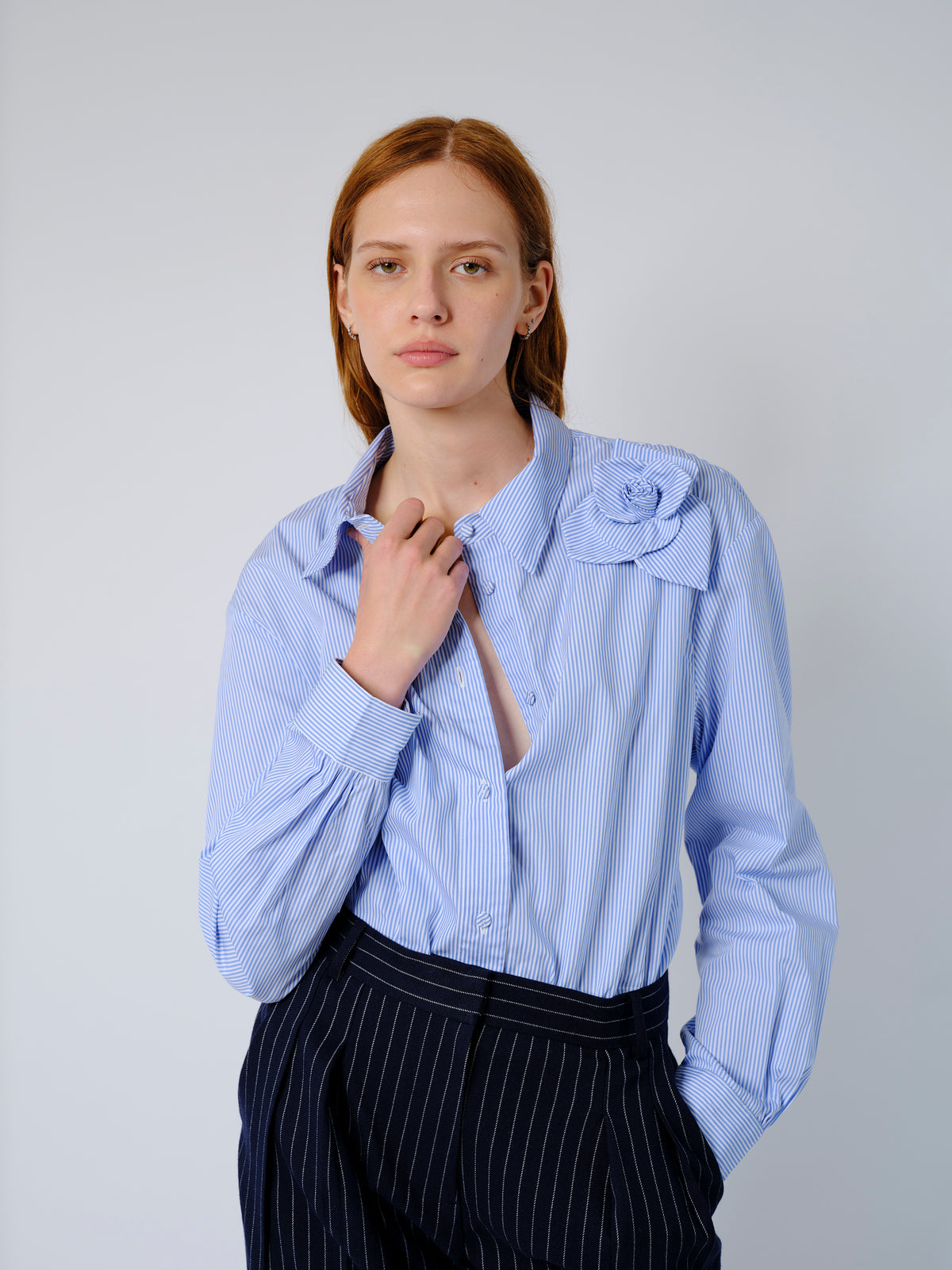 The Flor shirt in sky blue pinstripe