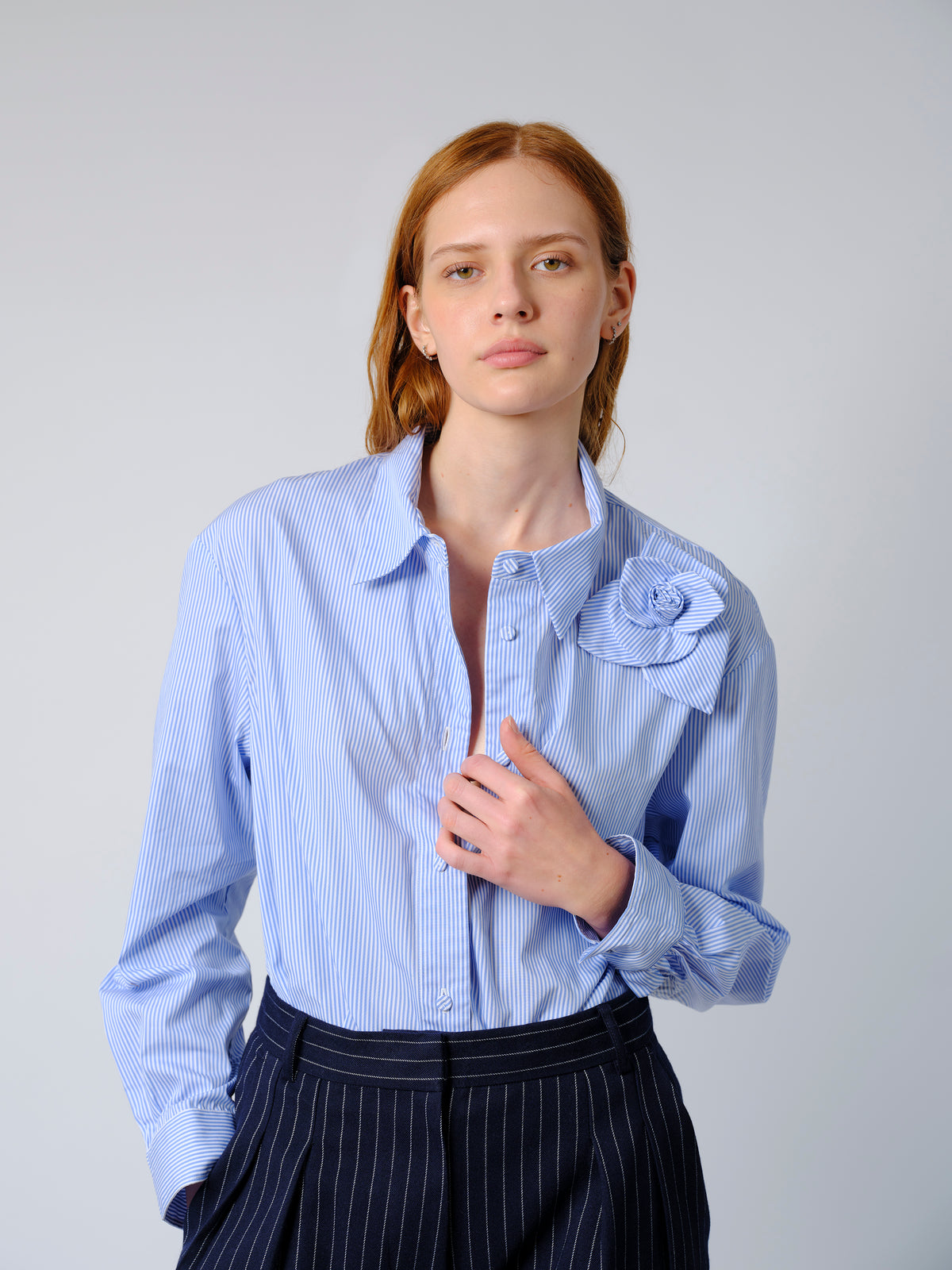 The Flor shirt in sky blue pinstripe