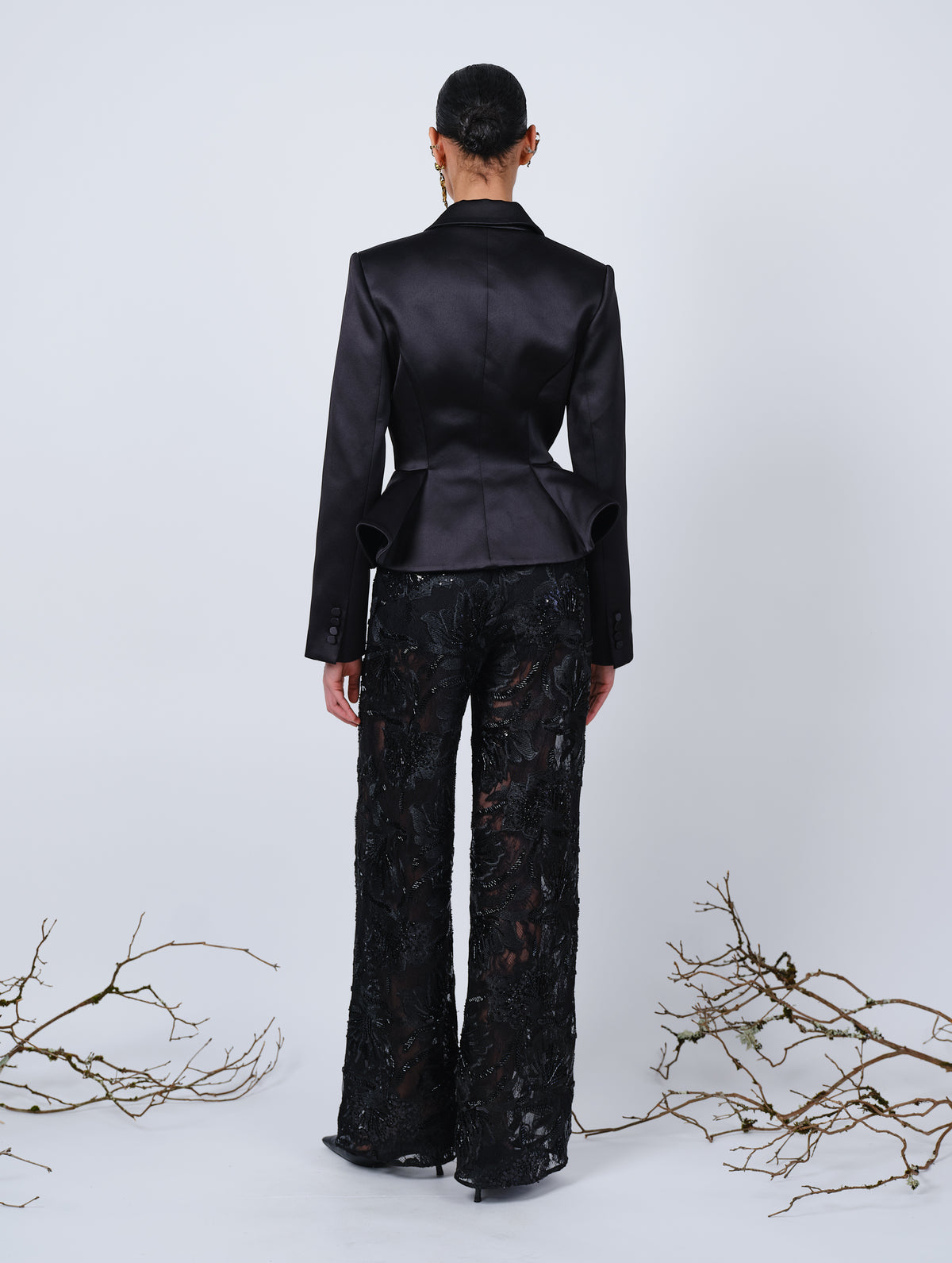 The pepblum blazer in black