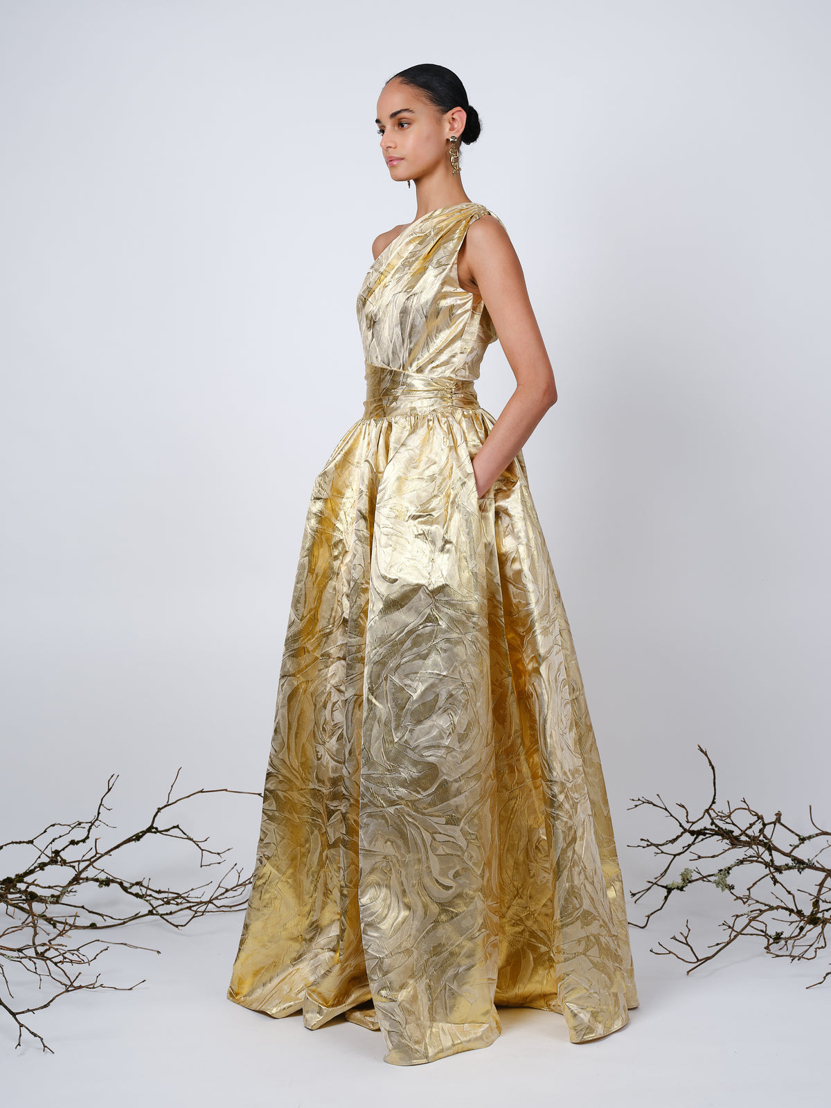 The Bianca gown in gold