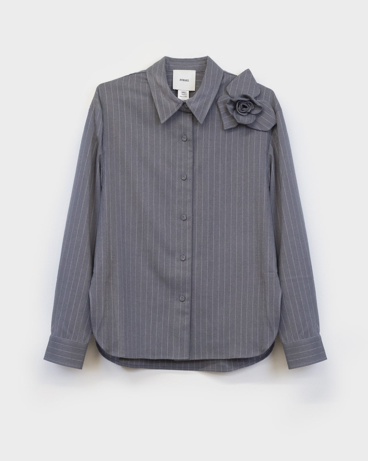 The Flor shirt in grey pinstripe
