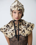The fur collar in light faux lynx