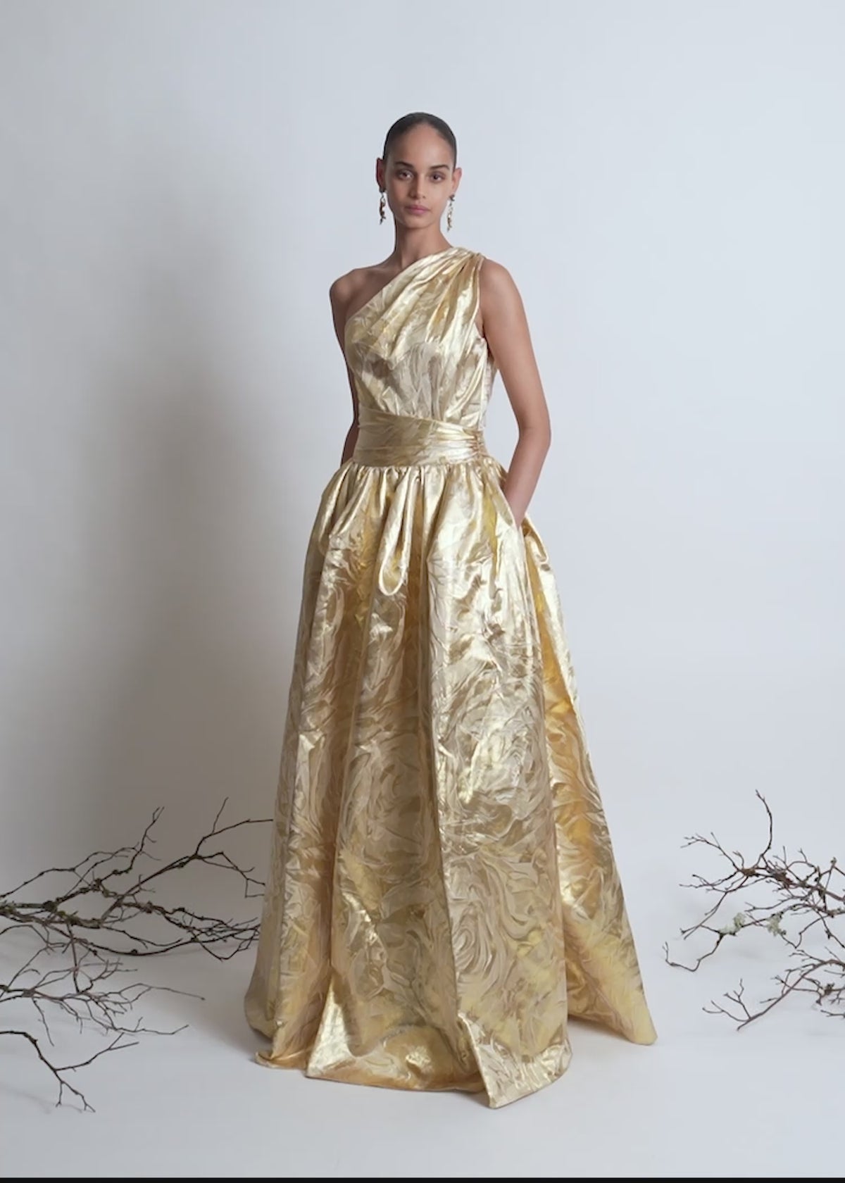 The Bianca gown in gold