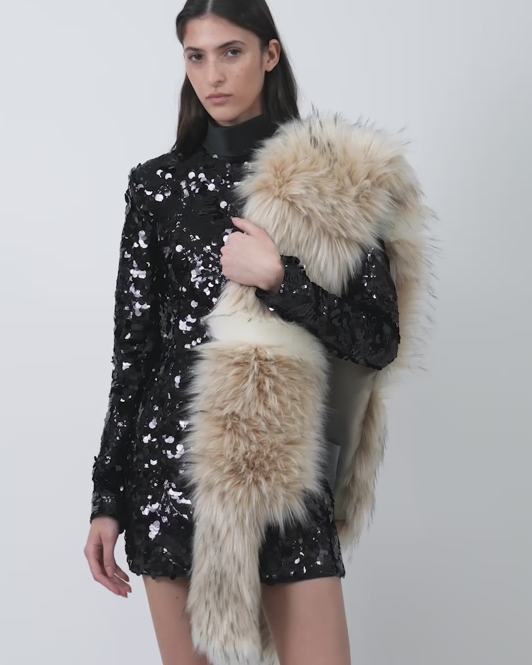 The cream faux fur boa